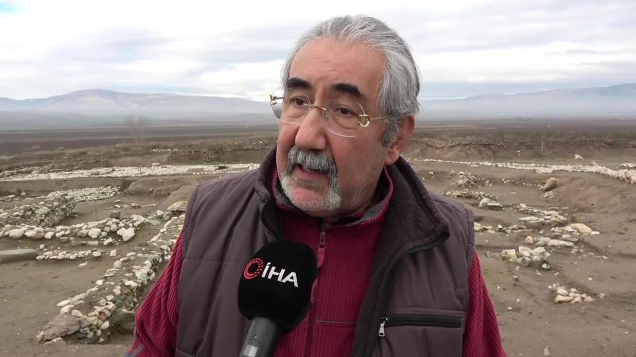 İstanbul Üniversitesi Arkeoloji Bölümü Öğretim Üyesi Prof. Dr. Şevket Dönmez