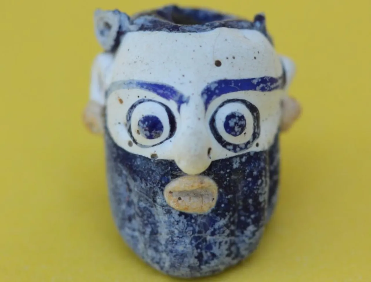 Höyük kazısında bulunan eser