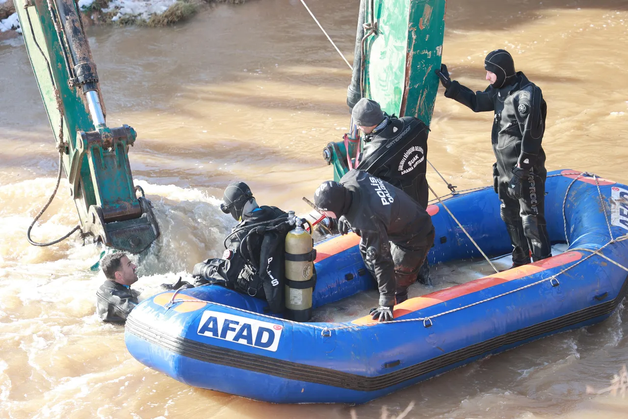 Araç sulama kanalına uçtu! 3 çocuğun cesedi bulundu, baba aranıyor