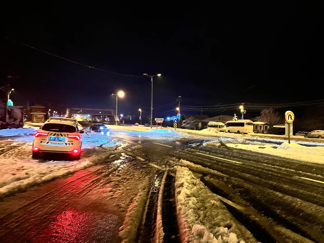 Bolu yolu kapalı mı? Yoğun kar yağışı ulaşımı etkiledi!