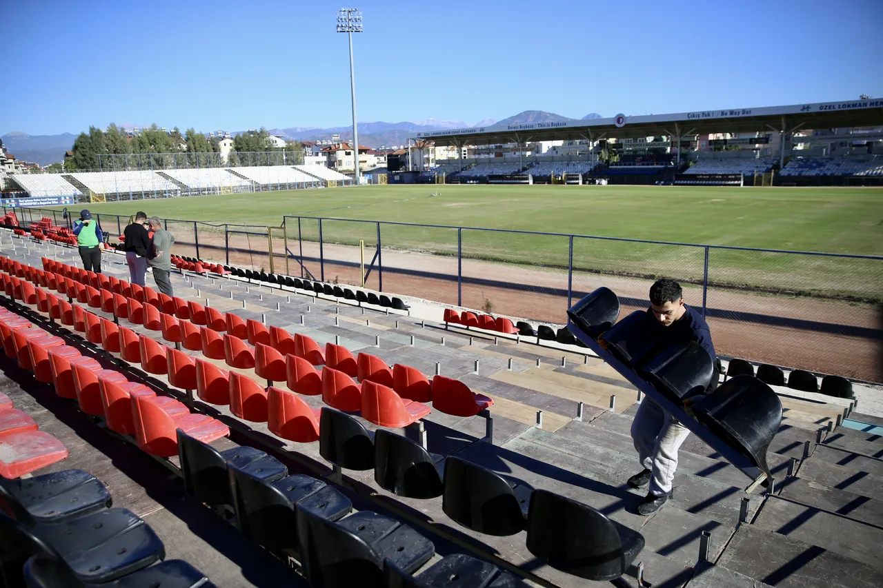 Fethiyespor-Galatasaray maçına günler kala stat çatlağı! Zemini gören taraftardan tepki yağdı