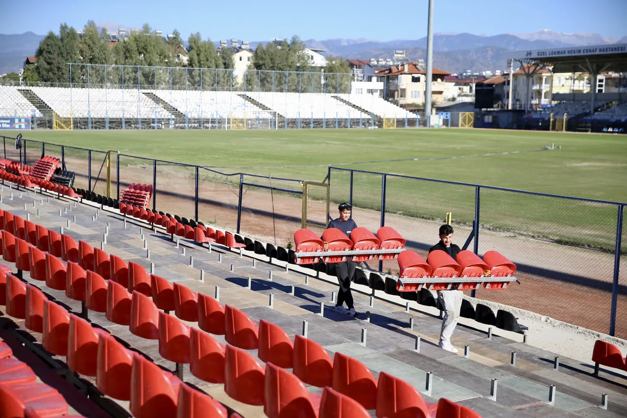 Fethiyespor-Galatasaray maçına günler kala stat çatlağı! Zemini gören taraftardan tepki yağdı