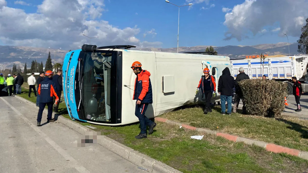 Kahramanmaraş'ta halk otobüsü ile araç çarpıştı: Çok sayıda yaralı var!