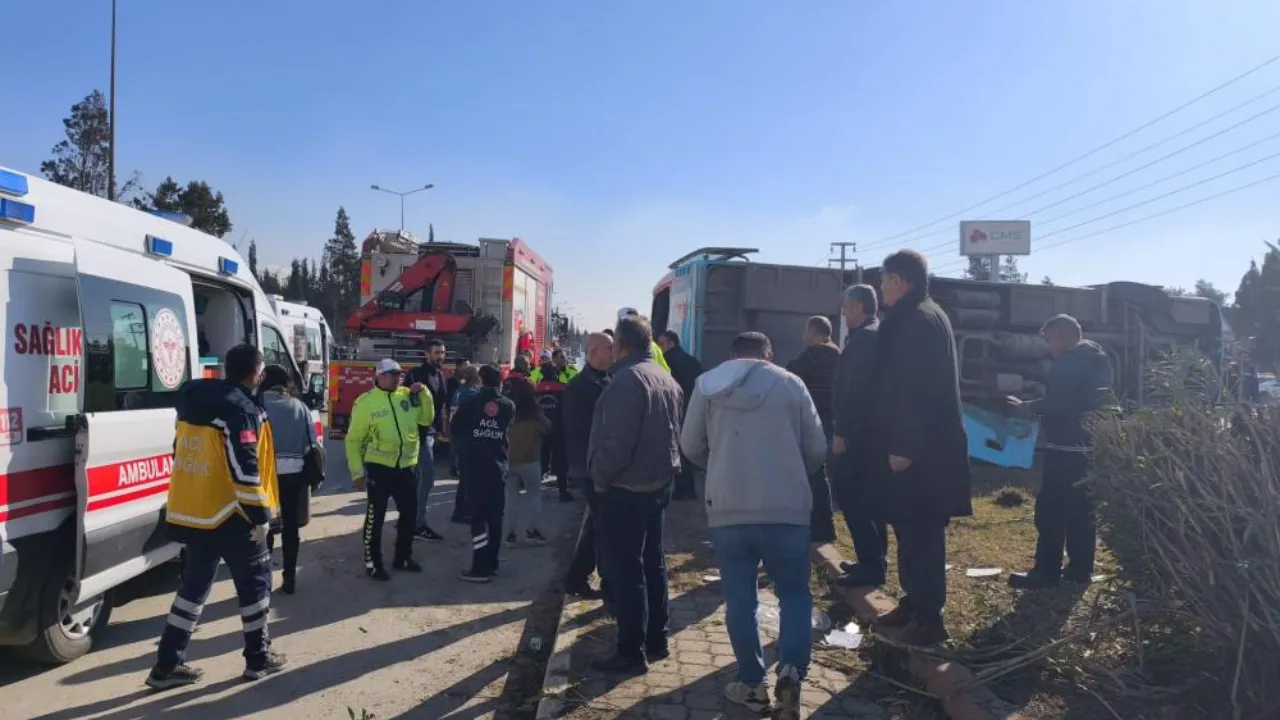 Kahramanmaraş'ta kaza! Halk otobüsü devrildi, çok sayıda yaralı var