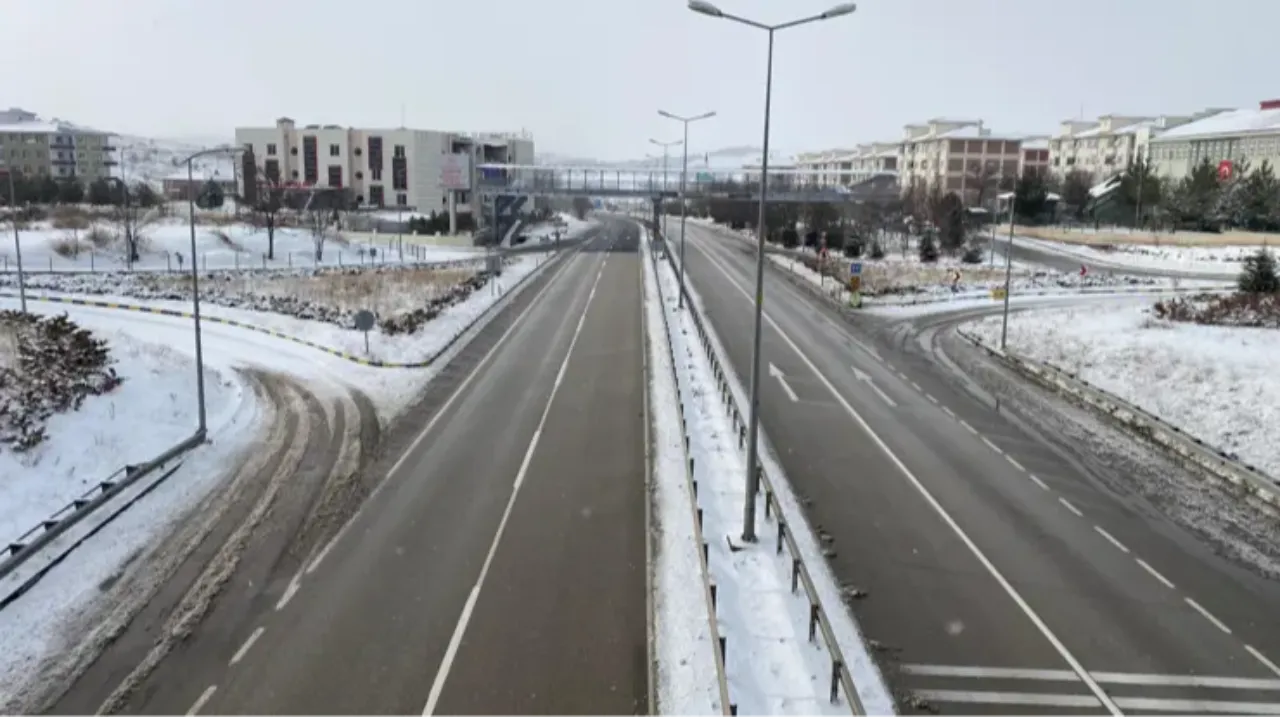 Kar, Gerede-Karabük karayolunu ulaşıma kapattı