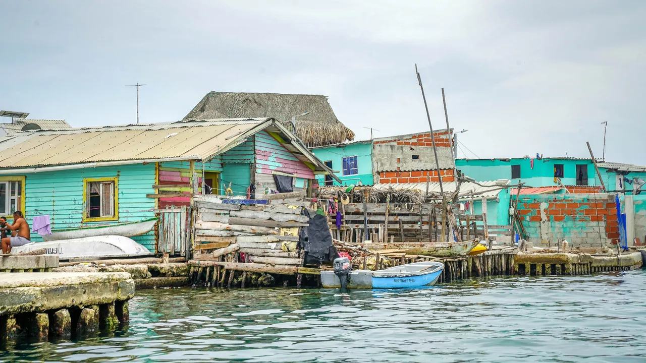Ne kanalizasyon ne polis var! 200 aile futbol sahasından daha küçük bir alanda nasıl yaşıyor?