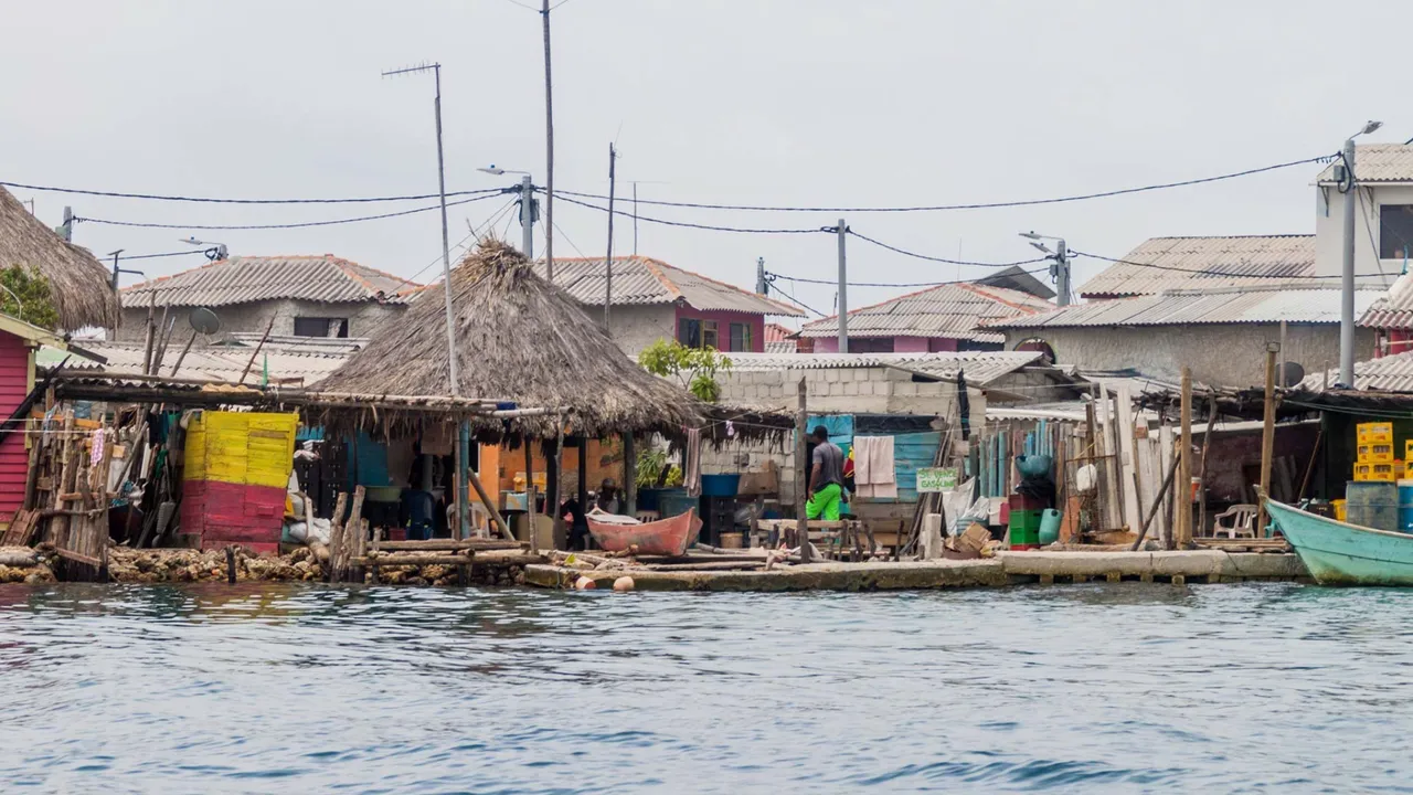 Ne kanalizasyon ne polis var! 200 aile futbol sahasından daha küçük bir alanda nasıl yaşıyor?