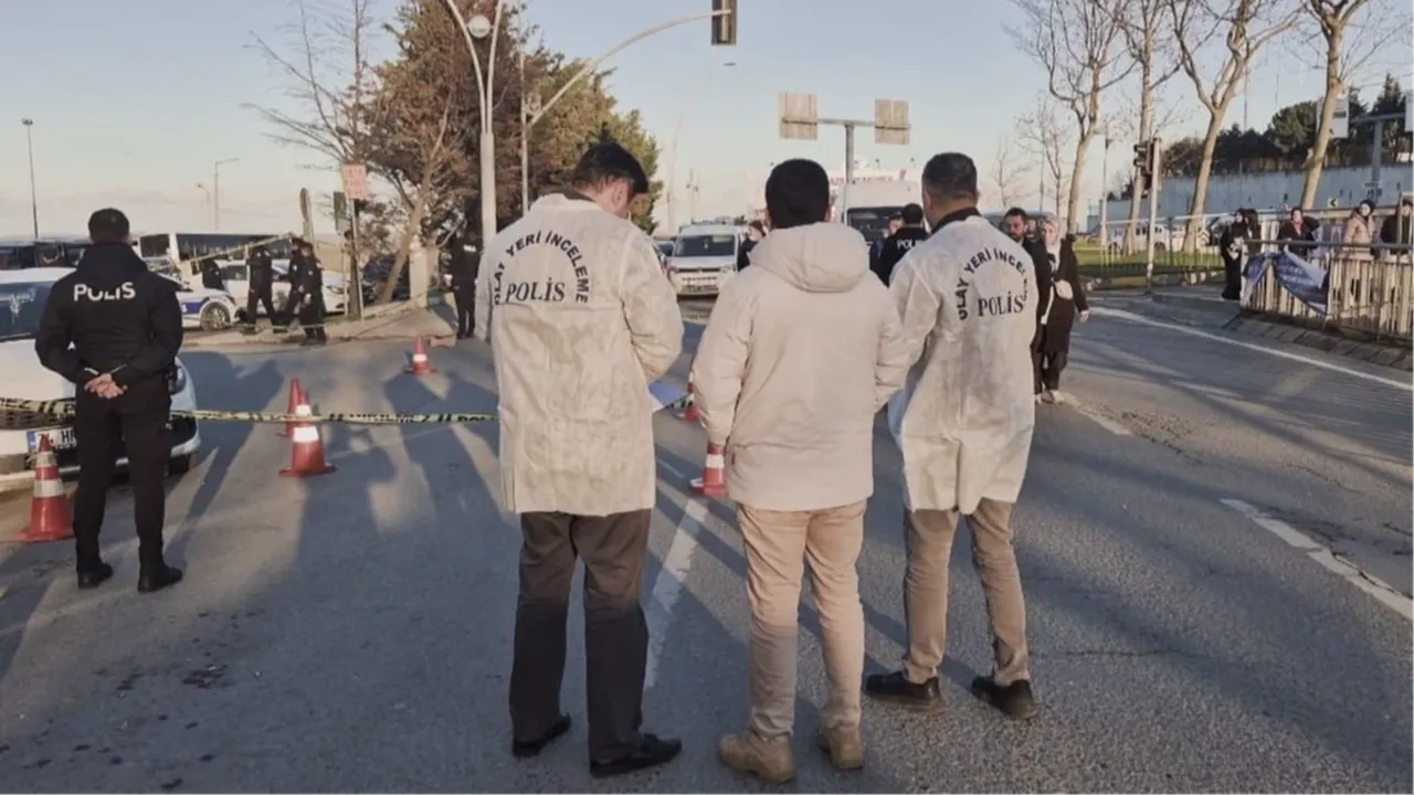 Sultangazide otobüs durağında dehşet! Lise öğrencisi kıza silahlı saldırı