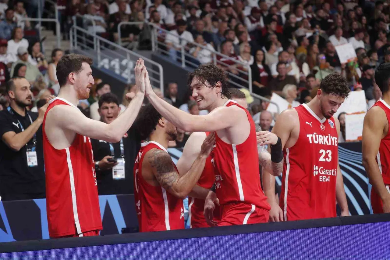 Milliler C grubunda lider