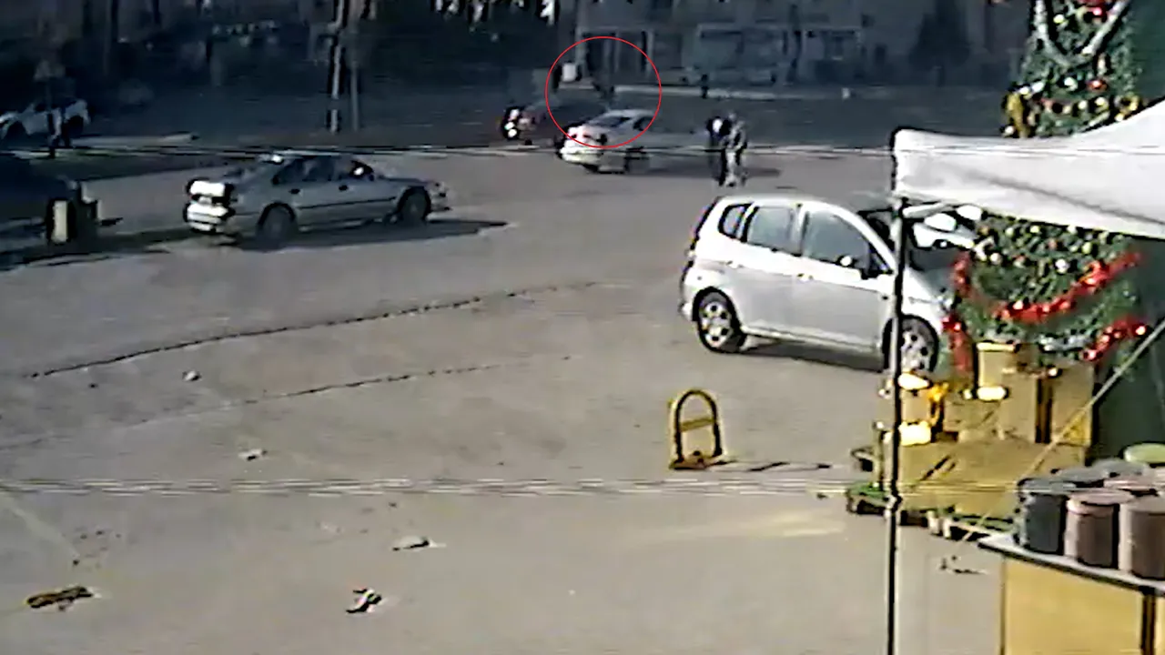 Akaryakıt istasyonunda korkunç kaza! Metrelerce savruldu 