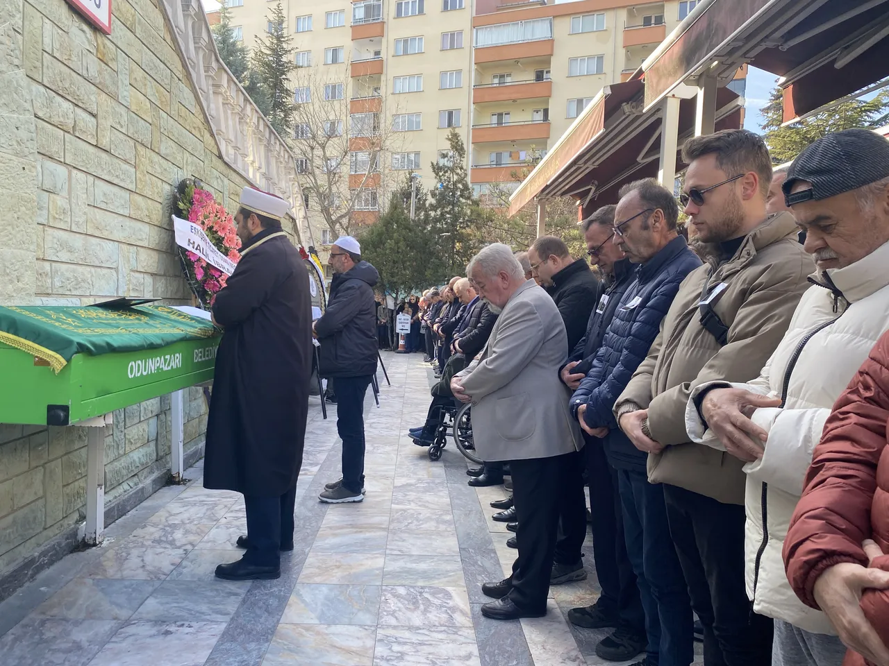 Burcu Özberkin dedesi kimdir, neden vefat etti?