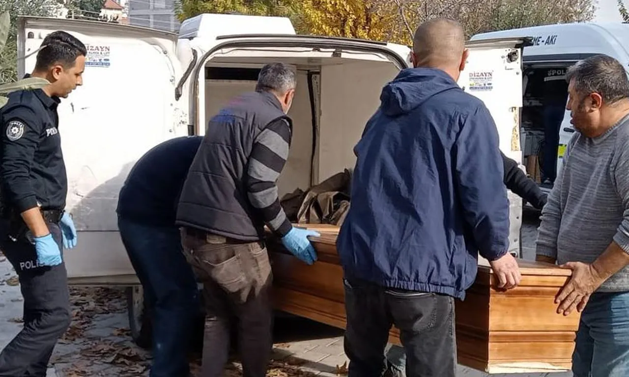 Denizli’de gizemli ölüm! Engelli adamı eşi kanlar içinde buldu