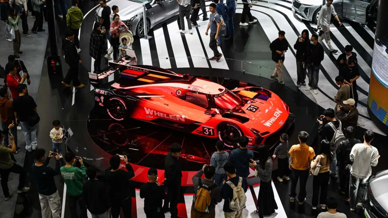Dünyanın en modern otomobilleri bir arada! Milyonların gözü bu fuardaydı 