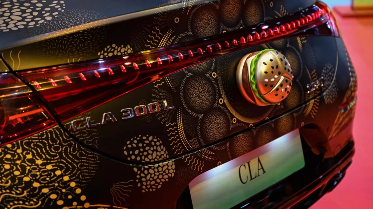 Dünyanın en modern otomobilleri bir arada! Milyonların gözü bu fuardaydı 