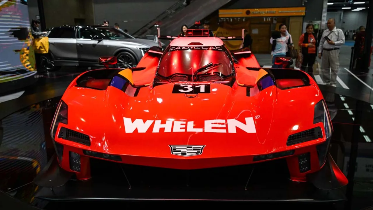 Dünyanın en modern otomobilleri bir arada! Milyonların gözü bu fuardaydı 