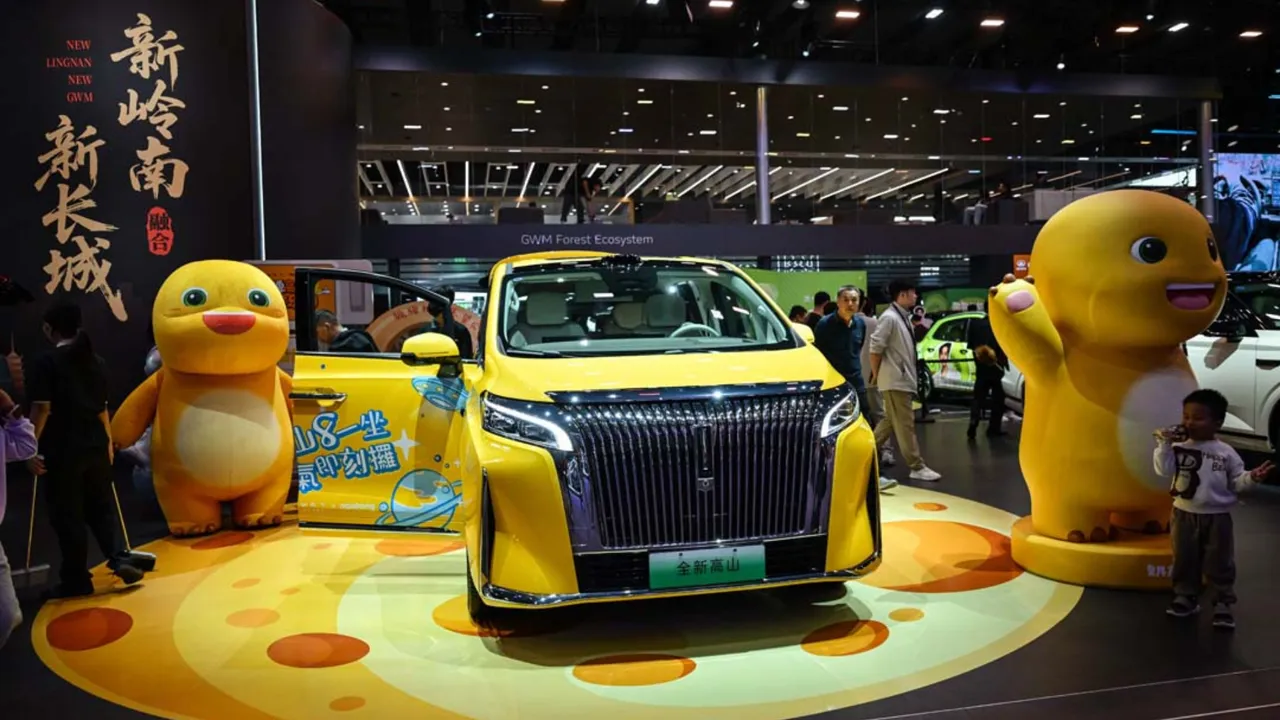 Dünyanın en modern otomobilleri bir arada! Milyonların gözü bu fuardaydı 