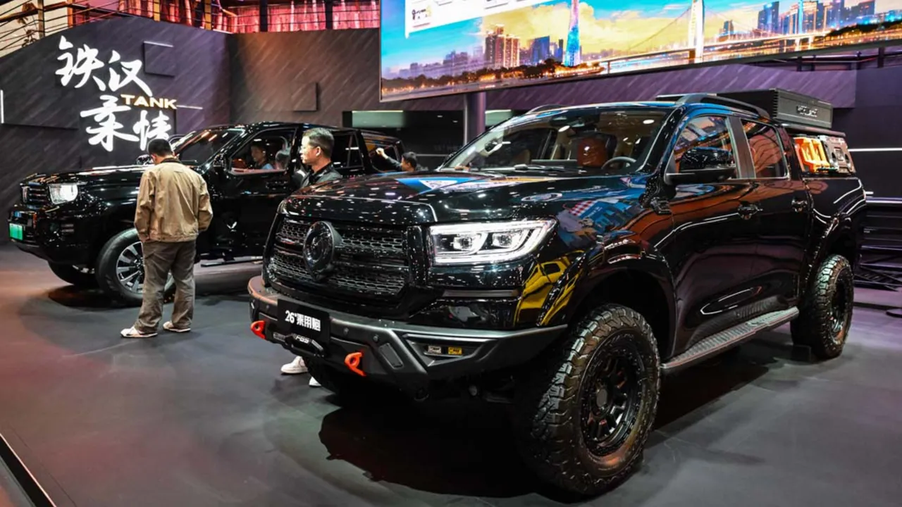 Dünyanın en modern otomobilleri bir arada! Milyonların gözü bu fuardaydı 