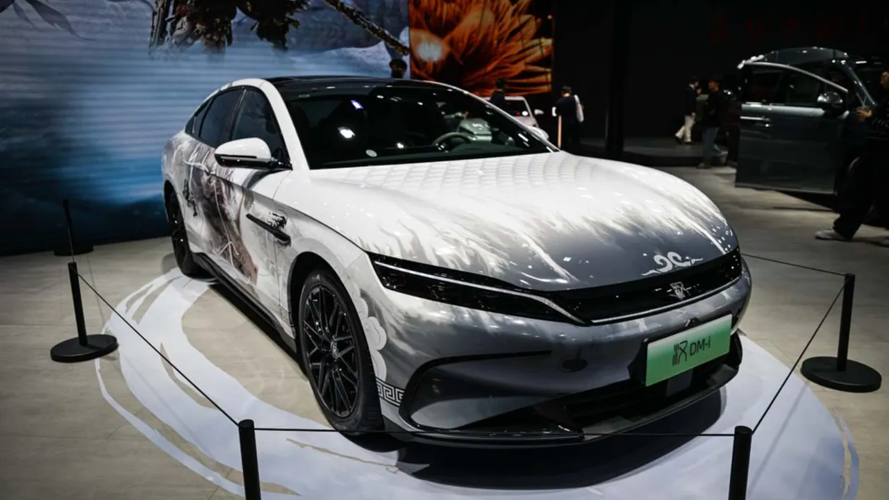 Dünyanın en modern otomobilleri bir arada! Milyonların gözü bu fuardaydı 