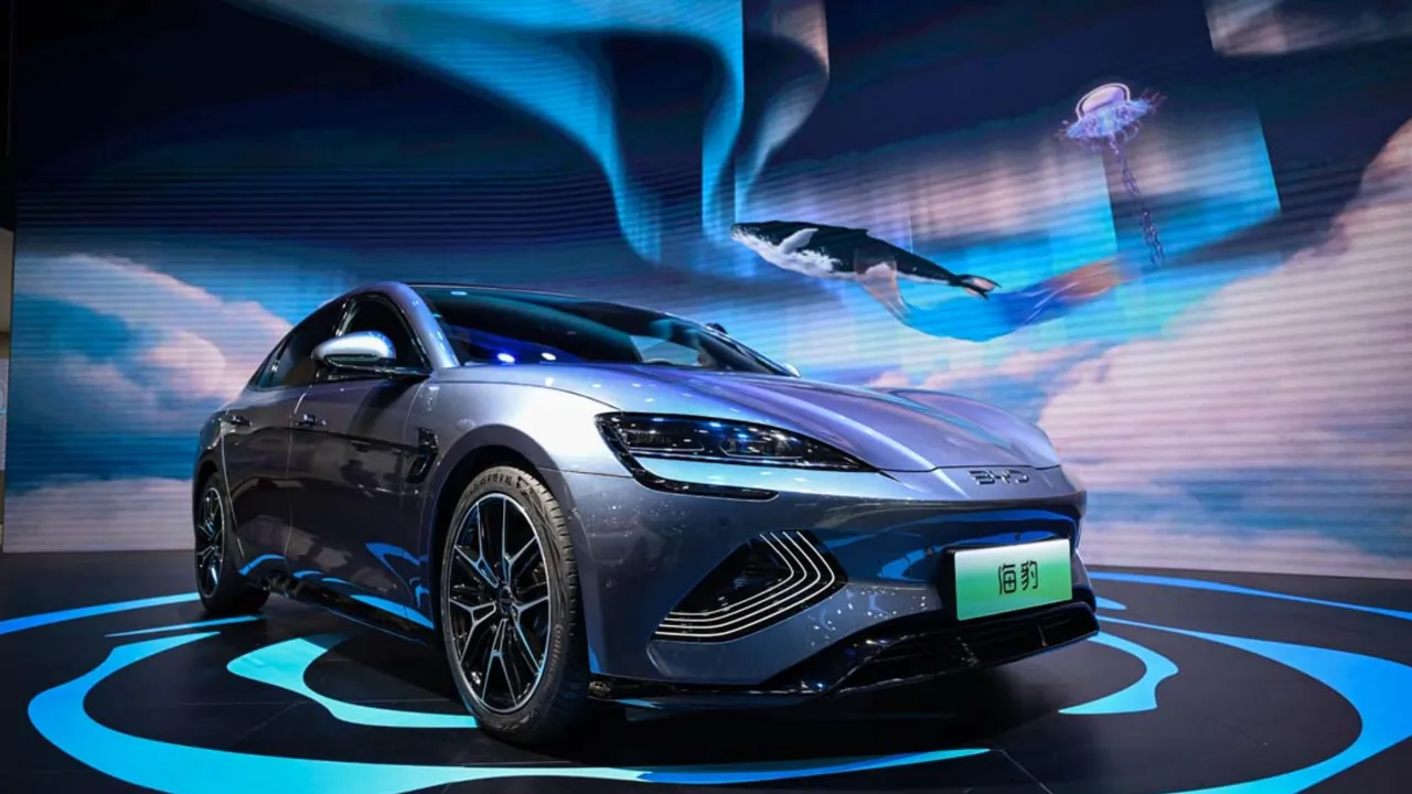 Dünyanın en modern otomobilleri bir arada! Milyonların gözü bu fuardaydı 