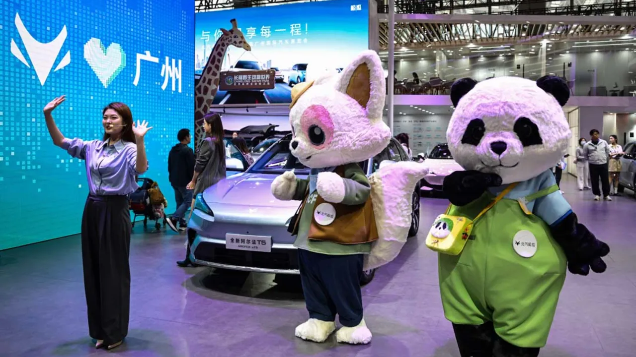 Dünyanın en modern otomobilleri bir arada! Milyonların gözü bu fuardaydı 