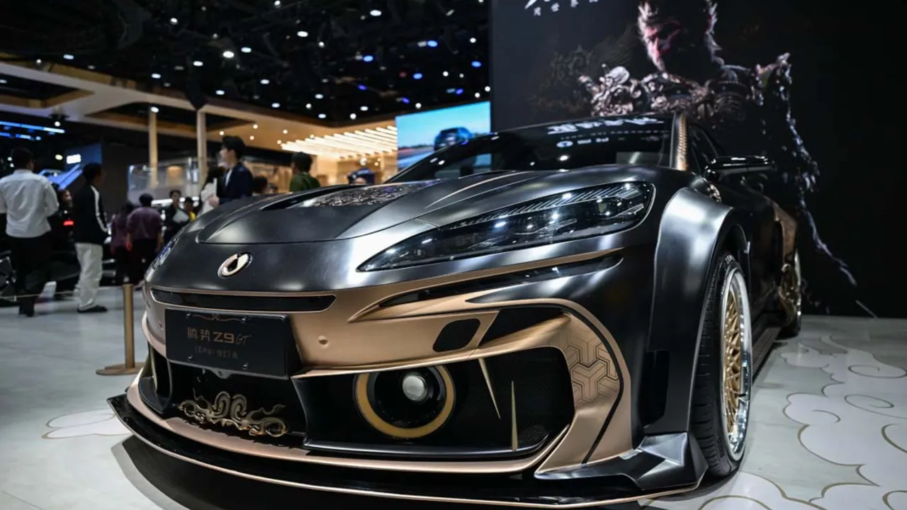 Dünyanın en modern otomobilleri bir arada! Milyonların gözü bu fuardaydı 