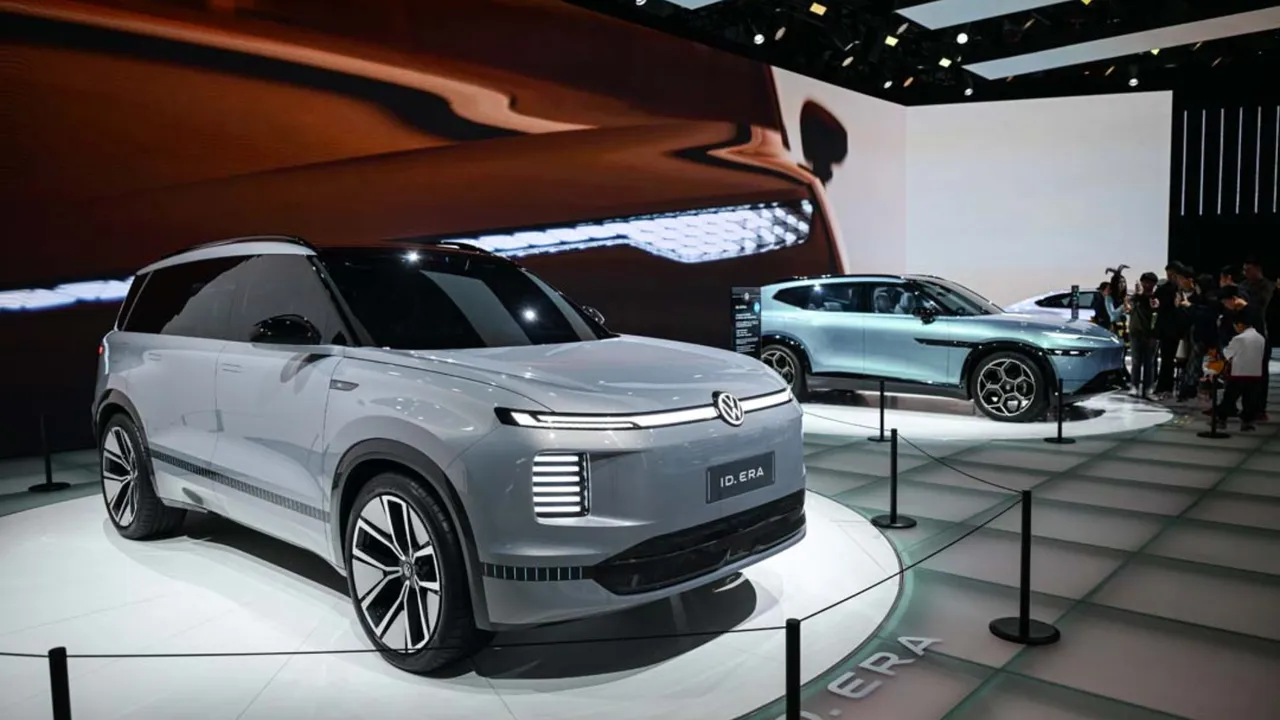 Dünyanın en modern otomobilleri bir arada! Milyonların gözü bu fuardaydı 