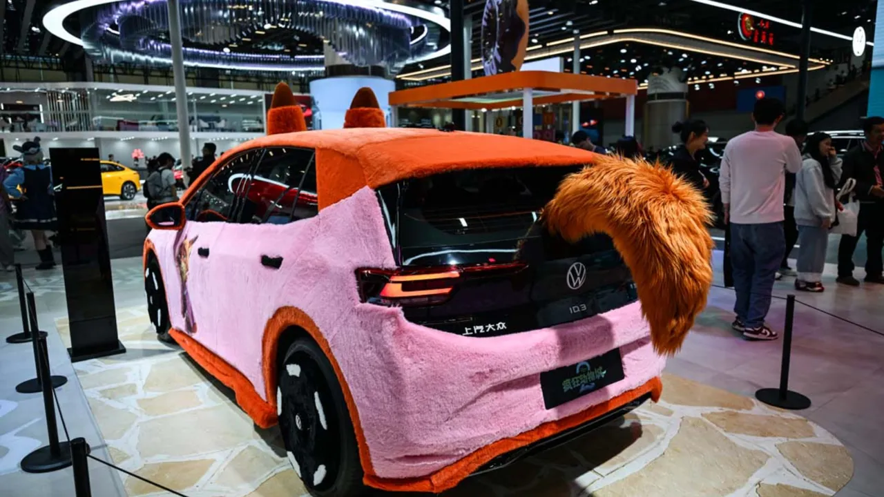 Dünyanın en modern otomobilleri bir arada! Milyonların gözü bu fuardaydı 