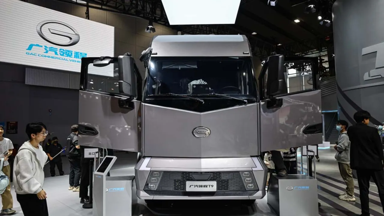 Dünyanın en modern otomobilleri bir arada! Milyonların gözü bu fuardaydı 