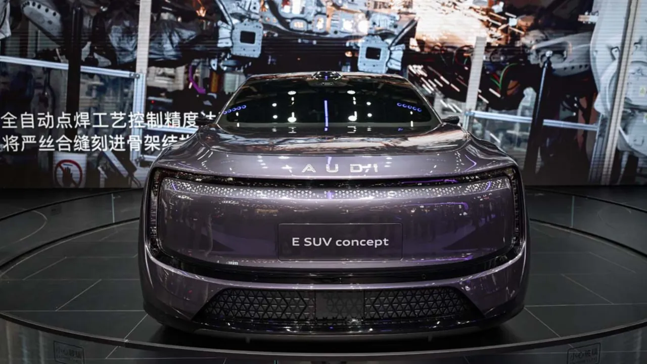 Dünyanın en modern otomobilleri bir arada! Milyonların gözü bu fuardaydı 