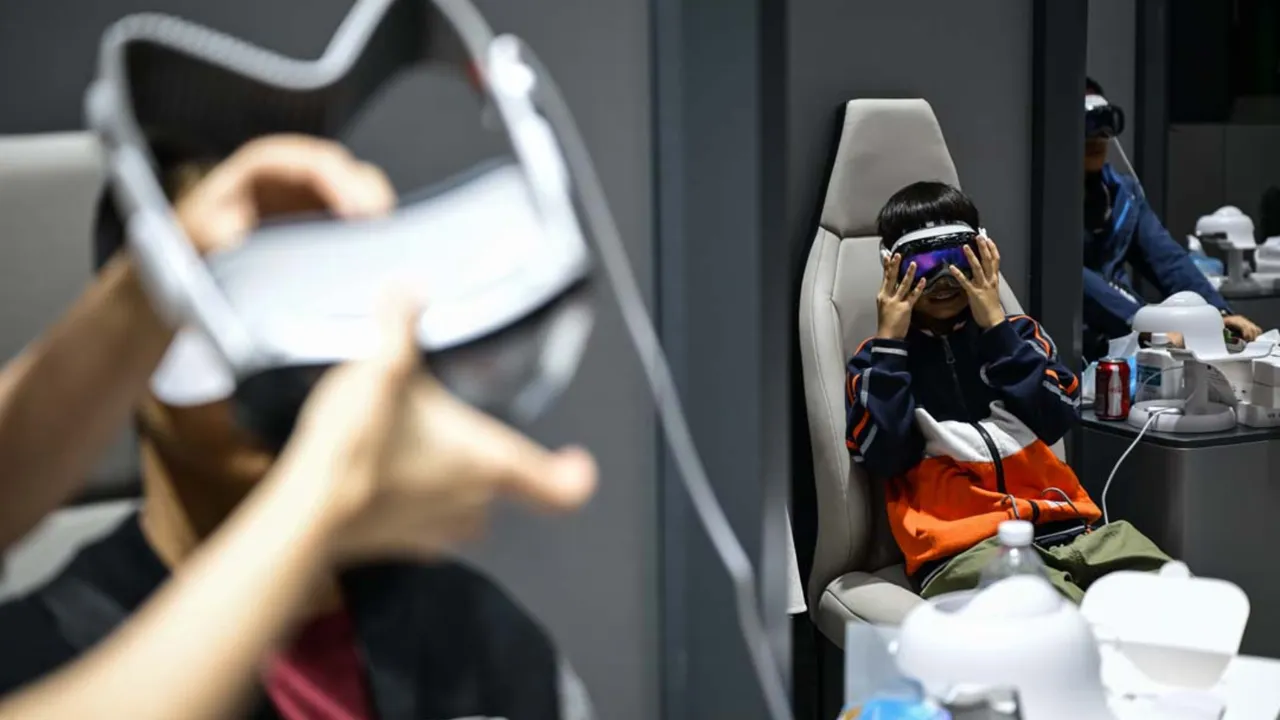 Dünyanın en modern otomobilleri bir arada! Milyonların gözü bu fuardaydı 