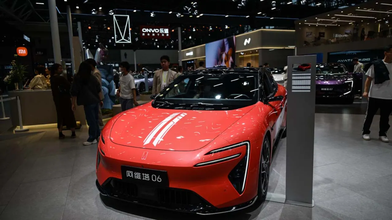 Dünyanın en modern otomobilleri bir arada! Milyonların gözü bu fuardaydı 