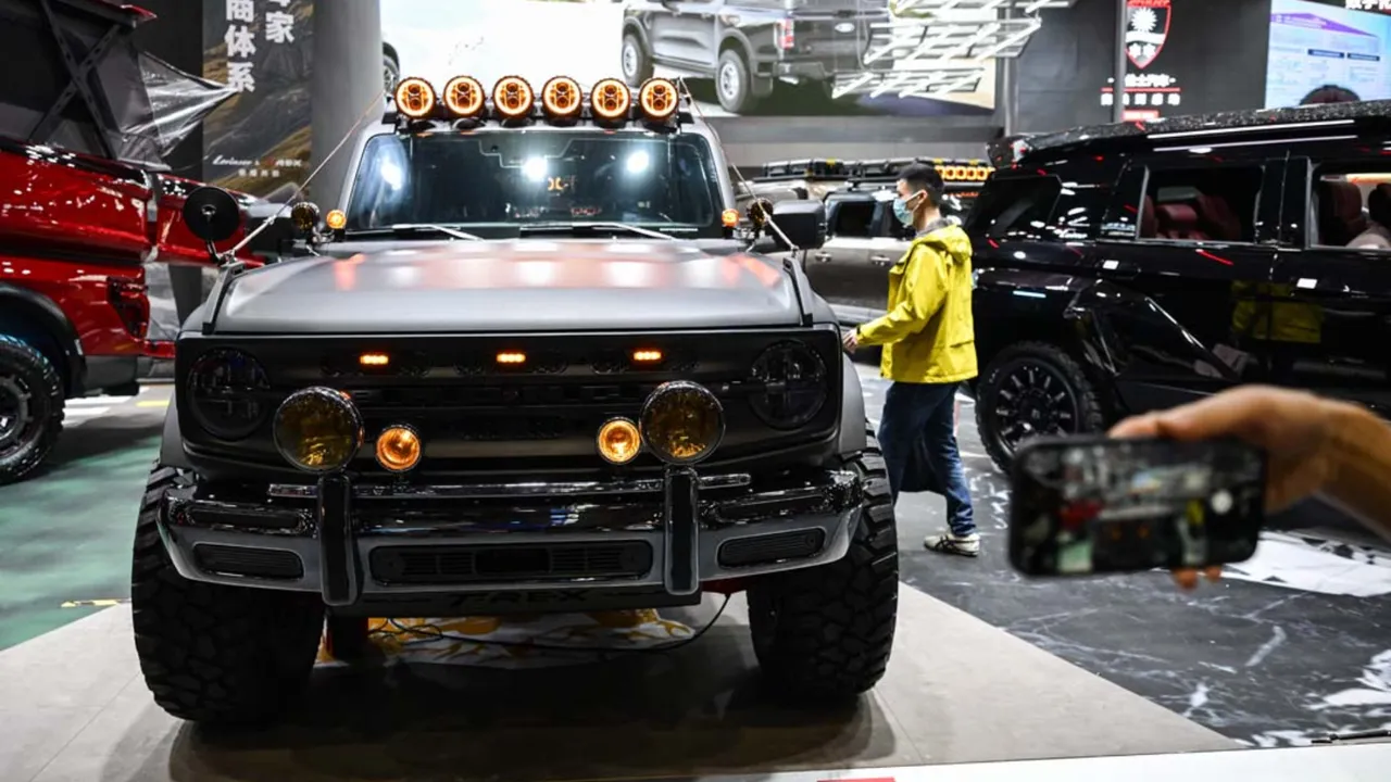 Dünyanın en modern otomobilleri bir arada! Milyonların gözü bu fuardaydı 