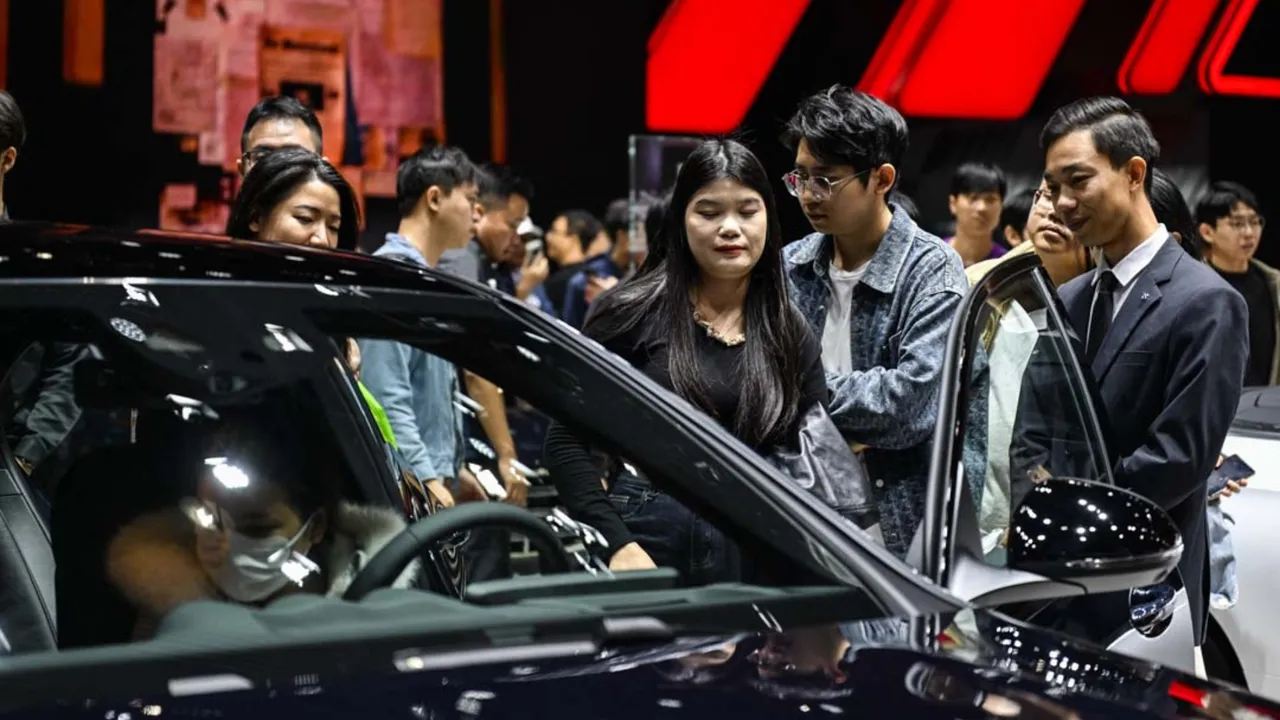 Dünyanın en modern otomobilleri bir arada! Milyonların gözü bu fuardaydı 