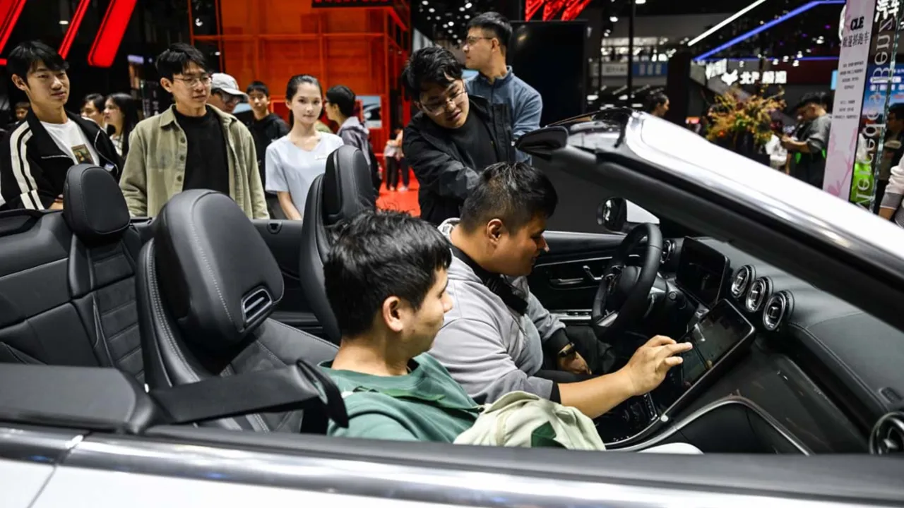 Dünyanın en modern otomobilleri bir arada! Milyonların gözü bu fuardaydı 