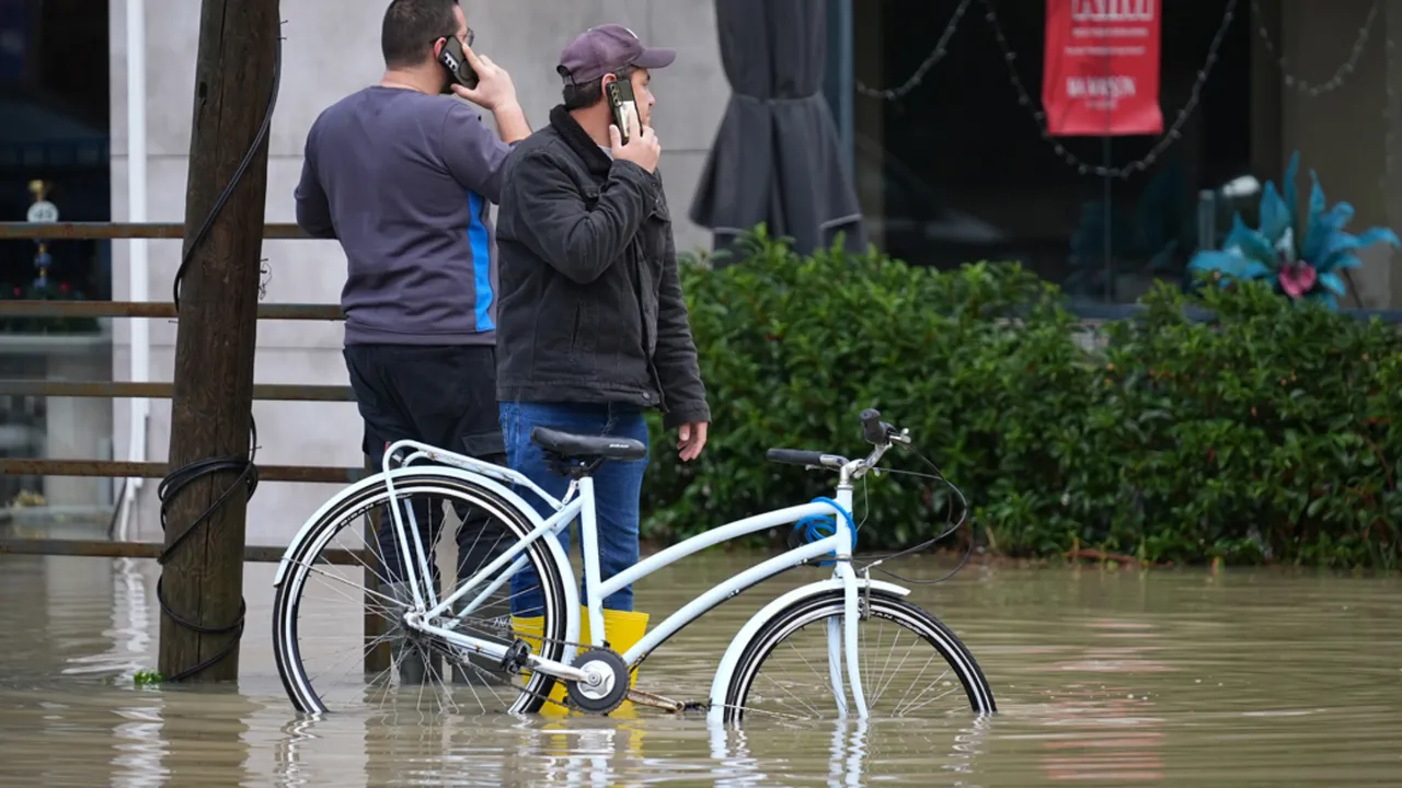 Günlerce sürecek yeni yağış dalgası için tarih verildi: Kar, sağanak ve soğuk hepsi bir arada gelecek!