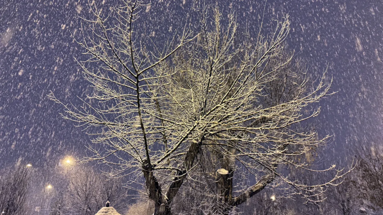 Günlerce sürecek yeni yağış dalgası için tarih verildi: Kar, sağanak ve soğuk hepsi bir arada gelecek!