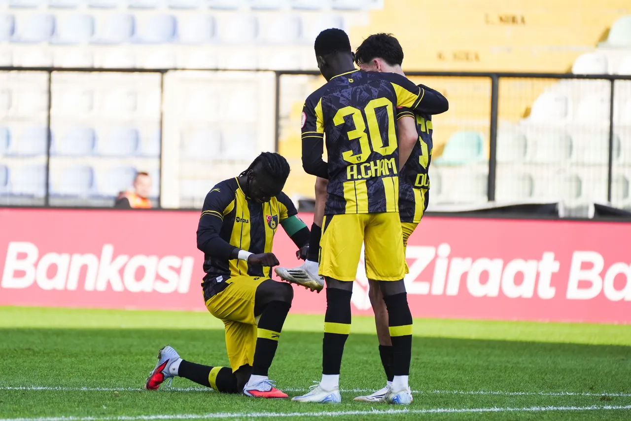 İstanbulspor, Sarıyer Spor Kulübü'nü 6-0 yendi