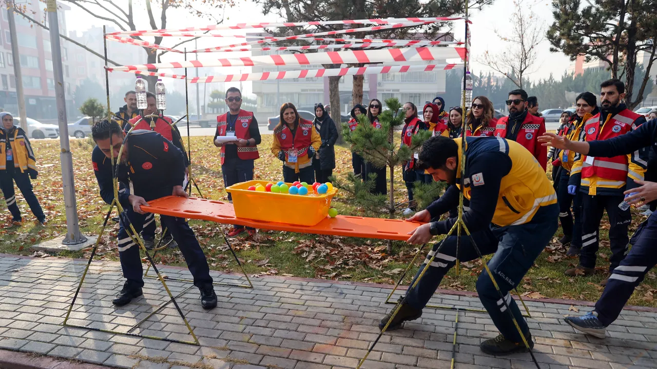 Konya ve Kayserideki ambulans rallisi nefes kesti