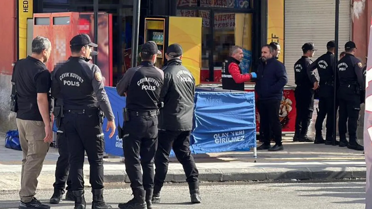 Mersin'de korkunç olay: Önce anne ile oğlunu, sonra da tekel büfeciyi katletti
