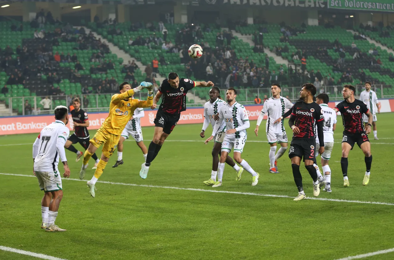 Kıratlı, 2 Aralık Salı günü oynanan ve 5-0 yenildikleri Gençlerbirliği maçının ardından istifa ettiğini duyurmuştu