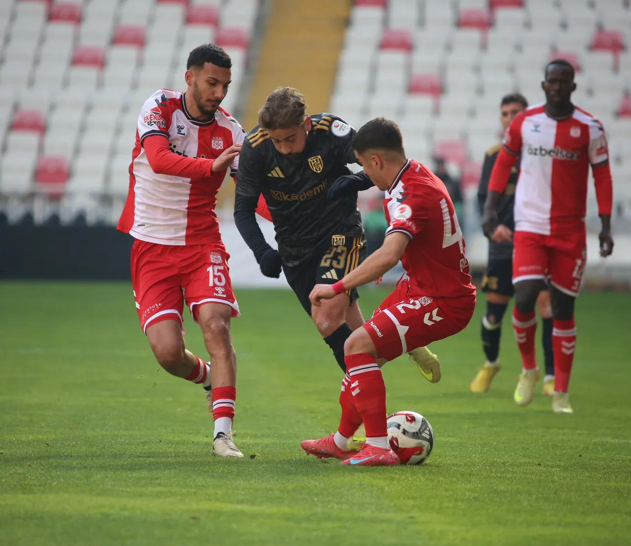 Özbelsan Sivasspor, sahasında konuk ettiği 2. Lig temsilcisi Aliağa Futbol Kulübü’ne 3-1 mağlup oldu