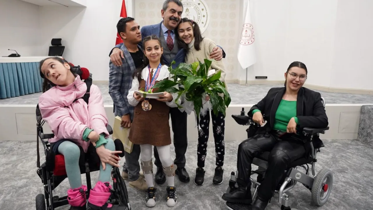 Tekin: Engelleri beraber aşıyoruz