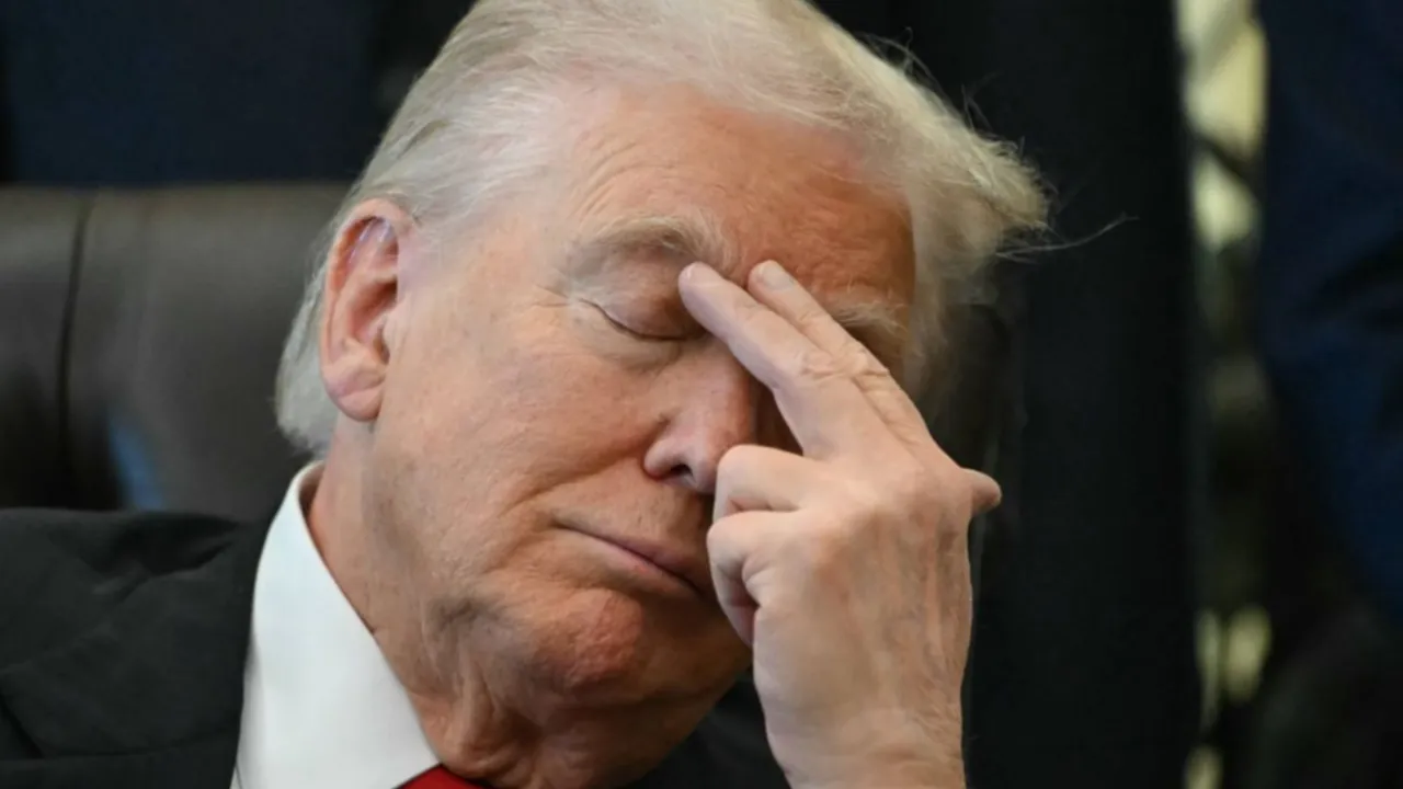 Trump toplantının ortasında uyuyakaldı! 