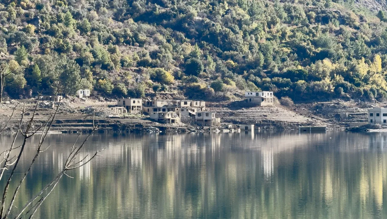 Yıllar önce su altında kalmıştı! Kuraklık başladı, tarihi köy gün yüzüne çıktı