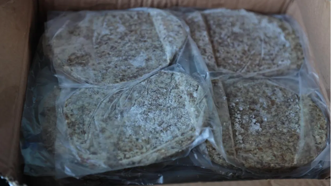 Yolcu otobüsünün bagajından çıktı! Uygunsuz kilolarca et ve köfteye el konuldu