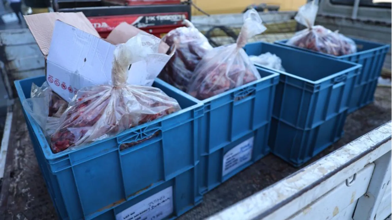 Yolcu otobüsünün bagajından çıktı! Uygunsuz kilolarca et ve köfteye el konuldu