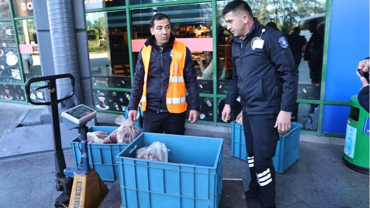 Yolcu otobüsünün bagajından çıktı! Uygunsuz kilolarca et ve köfteye el konuldu