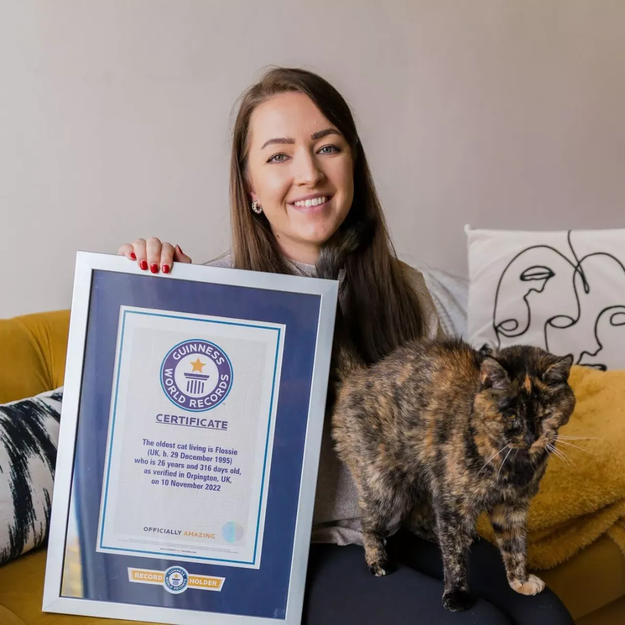 140 yaşındaki bir insana denk! Dünyanın en yaşlı kedisi Flossie 30 yaşına bastı