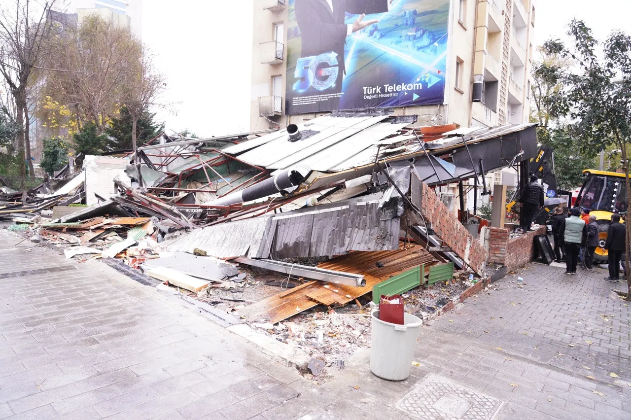 25 kişi zehirlenmişti! Şişlinin göbeğindeki restoran yıkıldı