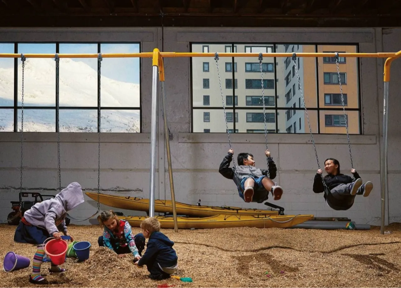  9.2’lik depremin ardından sapasağlam kaldı! Tüm kasabanın aynı binada yaşadığı dünyanın en ilginç yerleşim yeri